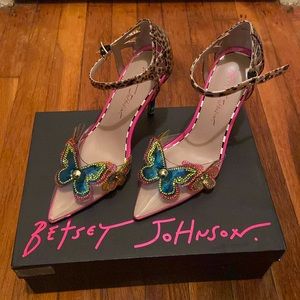 Betsey Johnson Rohan leopard multi color women’s size 8 clear heels. New!!
